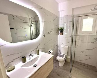 Casa Damour - Sidari - Bathroom