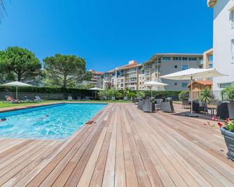 Hôtel Jules Verne Biarritz - ביאריץ - בריכה