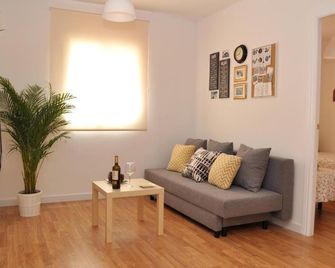 bcn4days Apartments - Hospitalet de Llobregat - Sala de estar