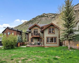Cozy Spacious Mountain Home Close To Everything - Minturn - Building