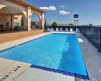 Super 8 By Wyndham Decatur Texas - Decatur - Pool