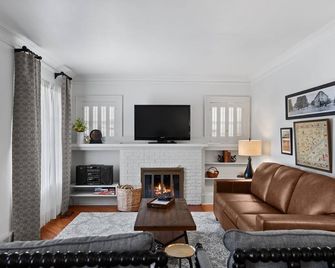 Fabulous 2-bedroom house in Muscatine - Muscatine - Wohnzimmer