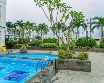 Comfy And Modern Margonda Residence 5 Studio Apartment - Depok - Piscina