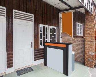 OYO 2799 Berastagi Backpacker Rooms - Berastagi - Rezeption