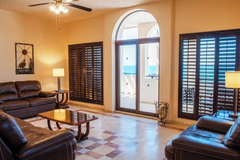 سي أوف كورتيز بيتش كلوب