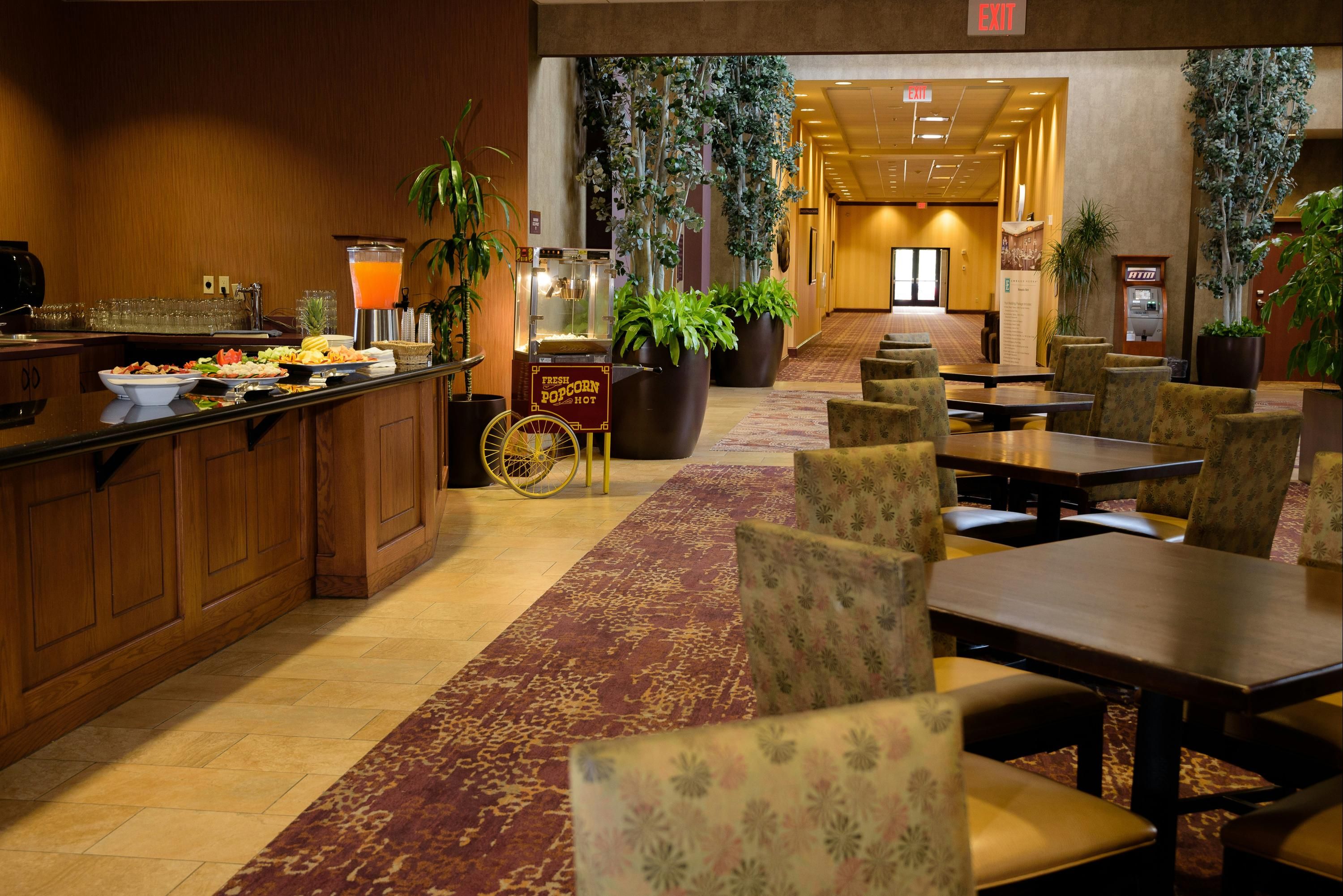 Embassy Suites by Hilton Minneapolis North - Brooklyn Center - Restaurang