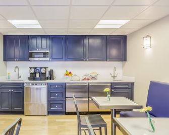 Winthrop Beach Inn & Suites - Winthrop - Cucina