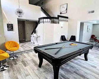 Huge 5 Bedroom w/ Pool close to strip - Henderson - Property amenity