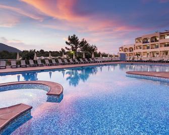 Invisa Hotel Club Cala Blanca - Sant Carles de Peralta - Piscine