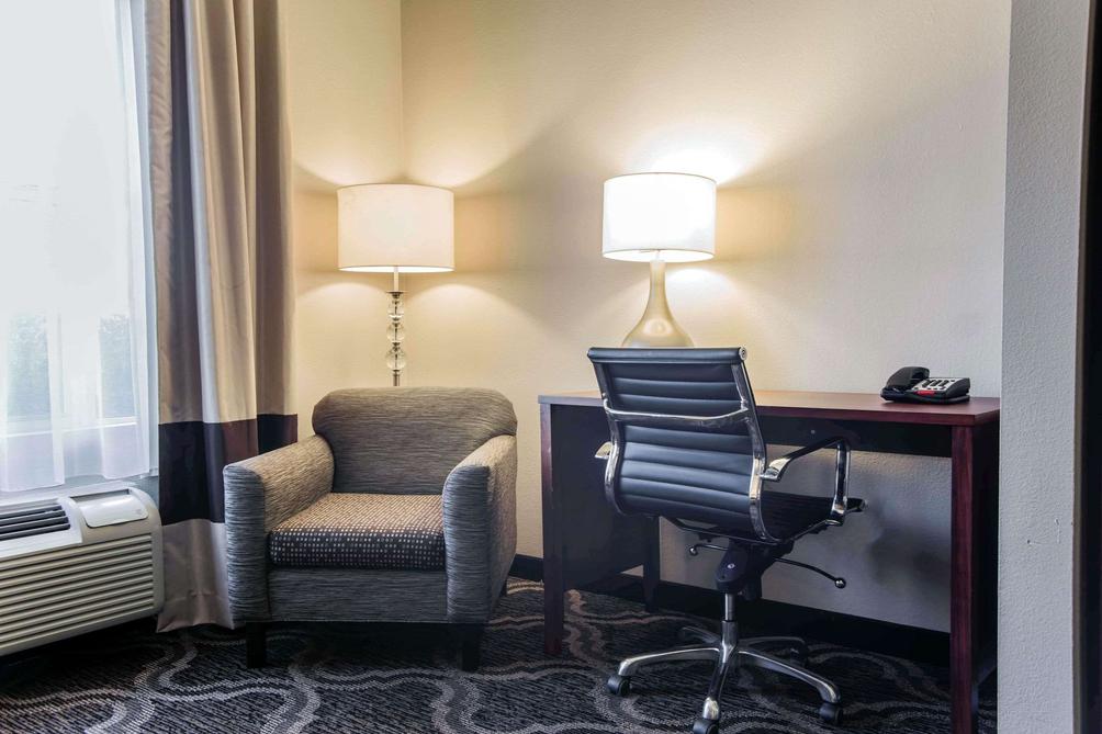 Comfort Suites Pineville Ballantyne Area 82 1 3 0