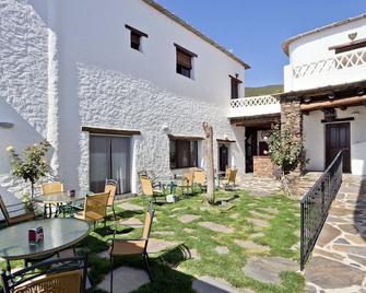 Hotel Maravedí - Pitres - Patio