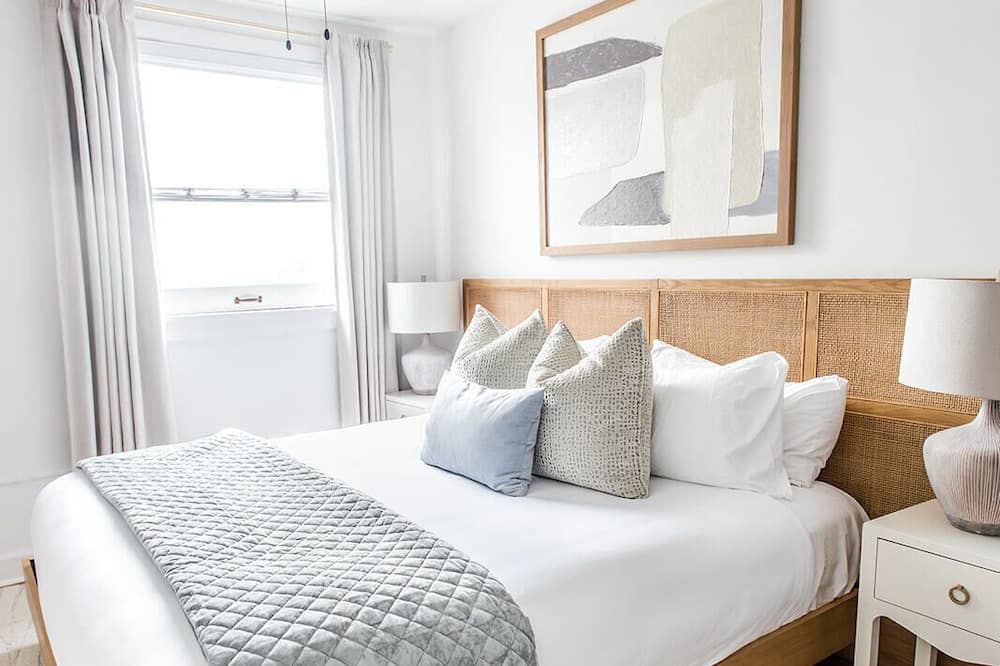 360 King - Charleston - Bedroom