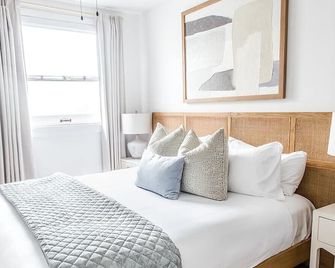 360 King - Charleston - Bedroom