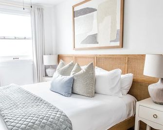 360 King - Charleston - Bedroom