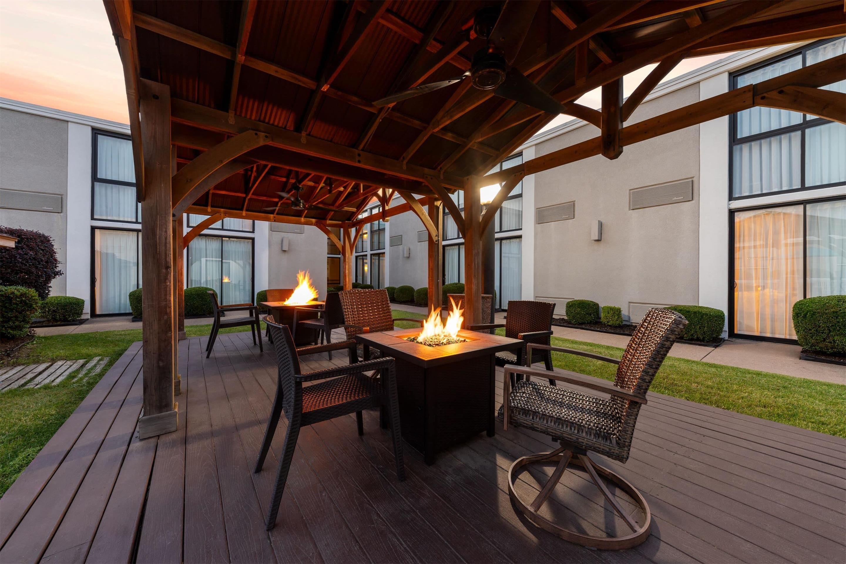 Wyndham Riverfront Little Rock - נורת' ליטל רוק - פטיו