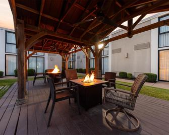 Wyndham Riverfront Little Rock - North Little Rock - Patio