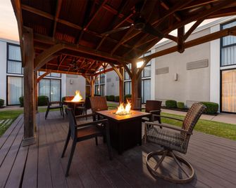 Wyndham Riverfront Little Rock - נורת' ליטל רוק - פטיו