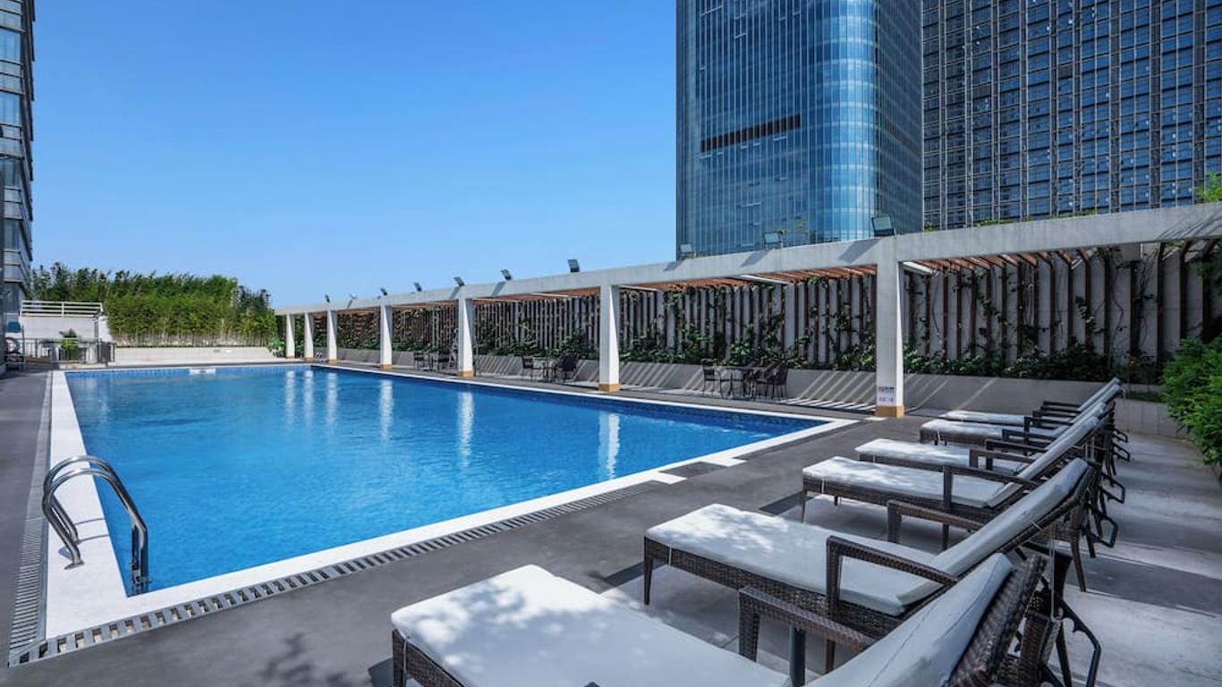 Pearl River International Hotel - Canmetro line 11 YiJing Lu station