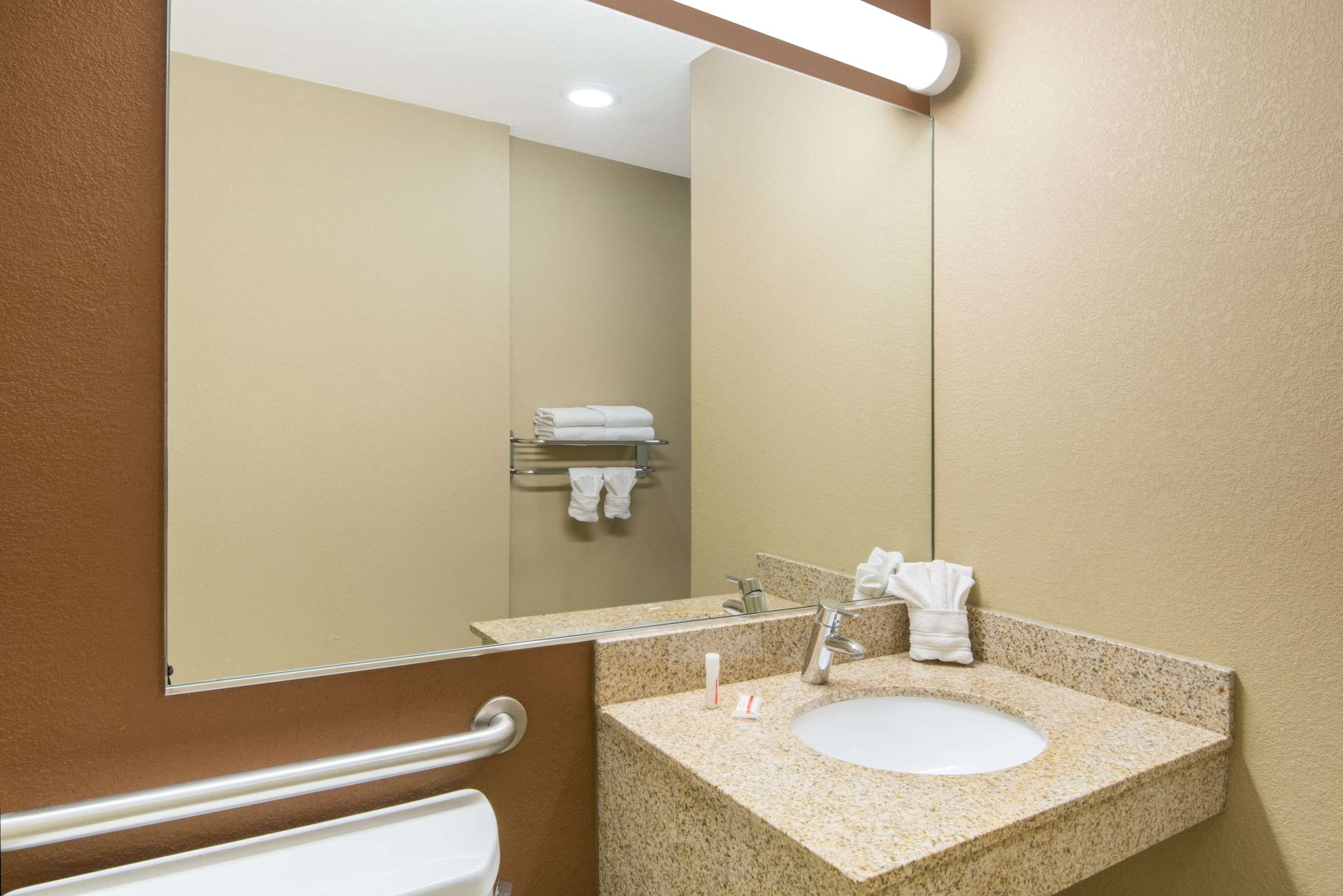 Microtel Inn & Suites by Wyndham North Canton