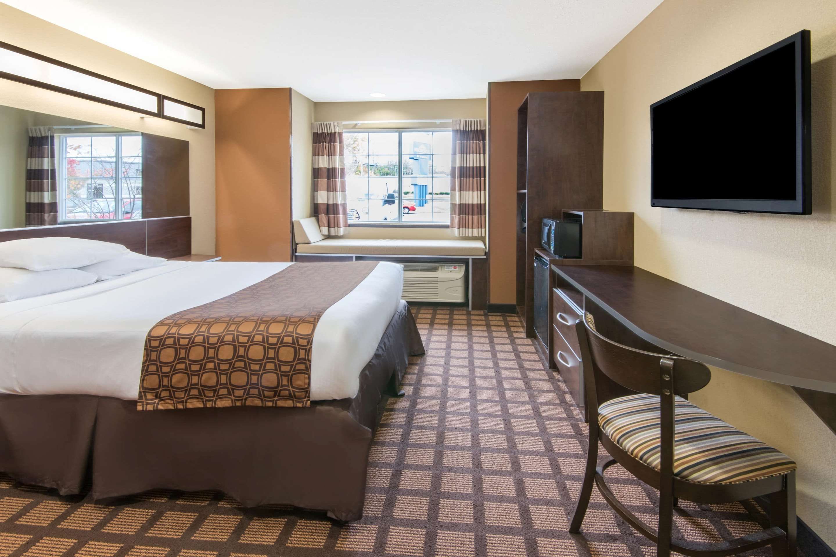 Microtel Inn & Suites by Wyndham North Canton thumbnail 3