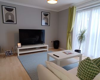 Malting-Green Door-One Bedroom Apartment - Dunstable - Living room