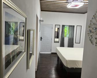 Jamaica Colors Eco-Retreat Hotel and Spa - פורטו אנטוניו - חדר שינה