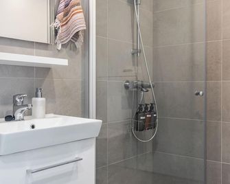 Modern Studio with Balcony next to Railway Station - Lahti - Kylpyhuone