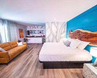 The Saint Hotel - Saint Pete Beach - Bedroom