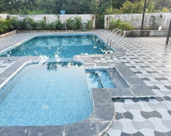 Tulip Garden And Resort - Kanha - Bazén