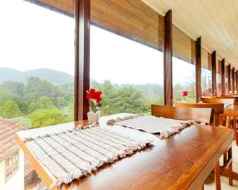 Velinn Hotel Ninho Do Falcão - Monte Verde - Balkon
