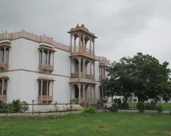 United-21 Lake City Resort - Udaipur - Edificio