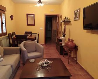 Self catering El Abuelo Anselmo for 4 people - Palazuelos de Eresma - Living room