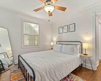 Pet-Friendly Mobile Condo about 4 Mi to Downtown! - Mobile - Bedroom