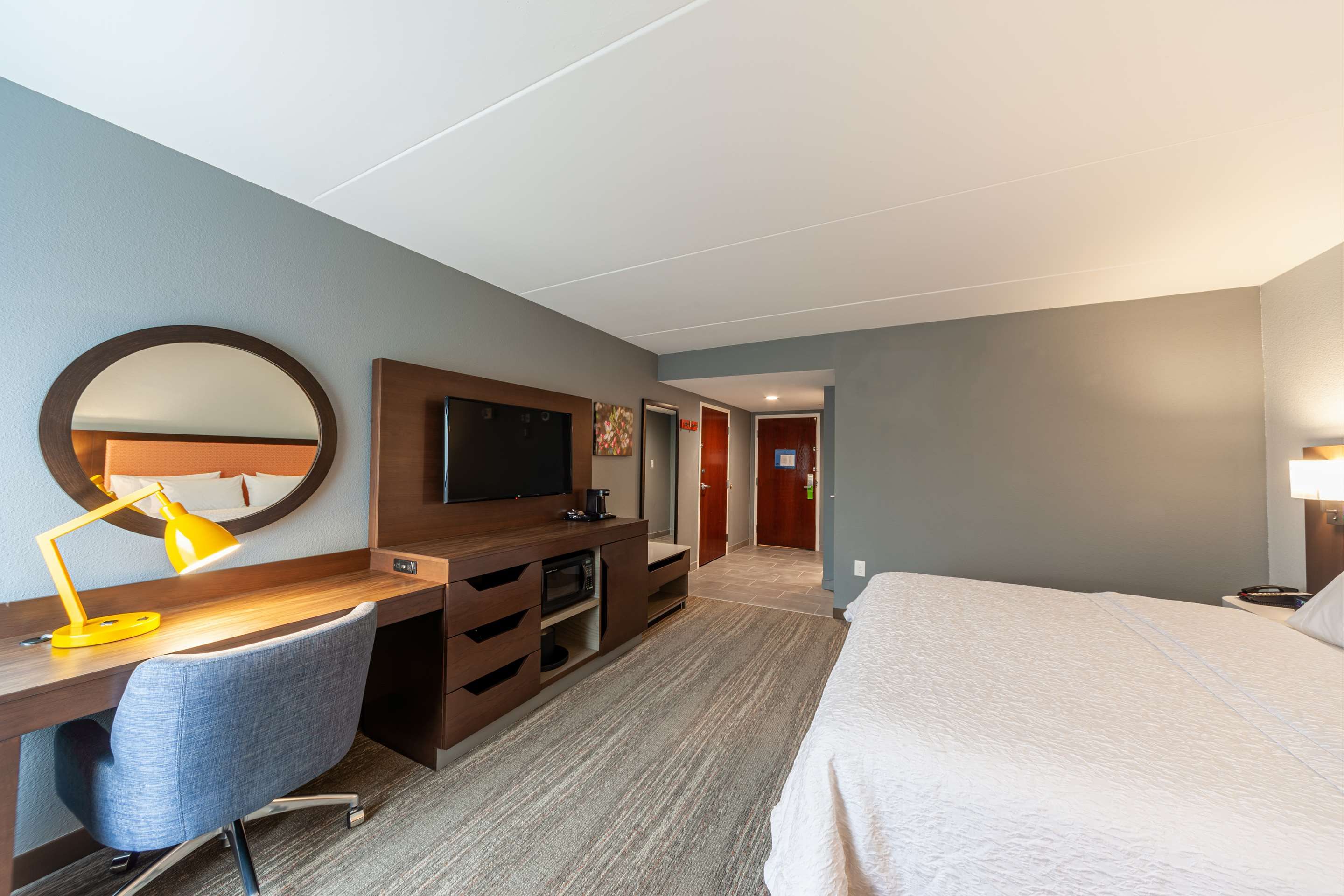 Bedroom view of Hampton Inn Winchester N/Conference Center