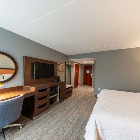 Bedroom view of Hampton Inn Winchester N/Conference Center