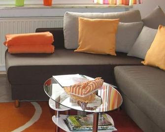 Apartment, shower, toilet, infrared cabin - Apartment 'Zur Quelle' - Leinsweiler - Wohnzimmer