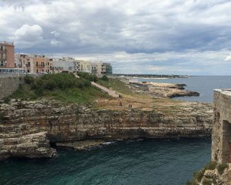 Petali Rosa - Polignano a Mare - Vista del exterior