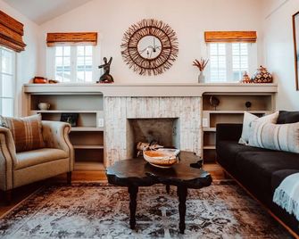 Swank House on Main St in Ashland - Ashland - Sala de estar