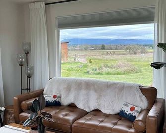 Frontier Farmhouse-sauna &ht - Port Angeles - Soggiorno