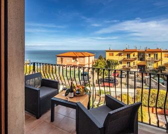Suite Apartment Taormina - Taormina - Balcón