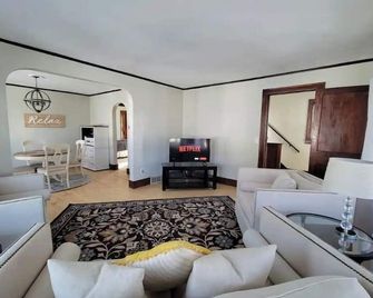 Spacious Bungalow- 20min To Wi Dells/Devils Lake - Portage - Huiskamer