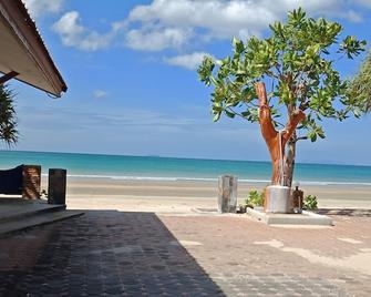 D.R. Lanta Bay Resort - Ko Lanta - Beach