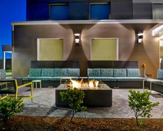 Home2 Suites by Hilton Williston Burlington - Williston - Gebäude