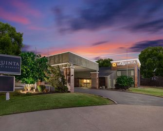 La Quinta Inn by Wyndham El Dorado - El Dorado - Gebouw