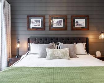 River Merchant Inn Mitchell’s Mercantile Suite - Stratford - Bedroom