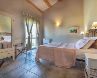 Villa in the countryside between the sea and the Gran Sasso - Castiglione Messer Raimondo - Bedroom