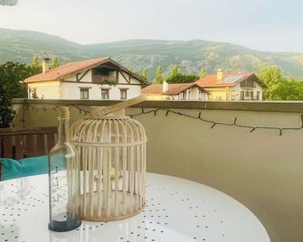 3-Bed Artist Chalet near San Sebastian Sleeps 6 - Arruazu - Balcón