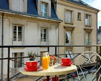Hotel Mondial - Tours - Balkon
