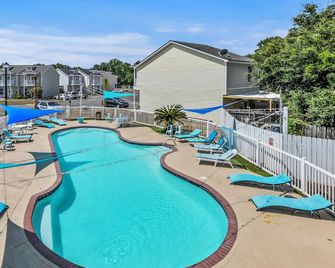 3bed/3bath Townhome1 Block To Beach, Sleeps 8 - Gulfport - Pool