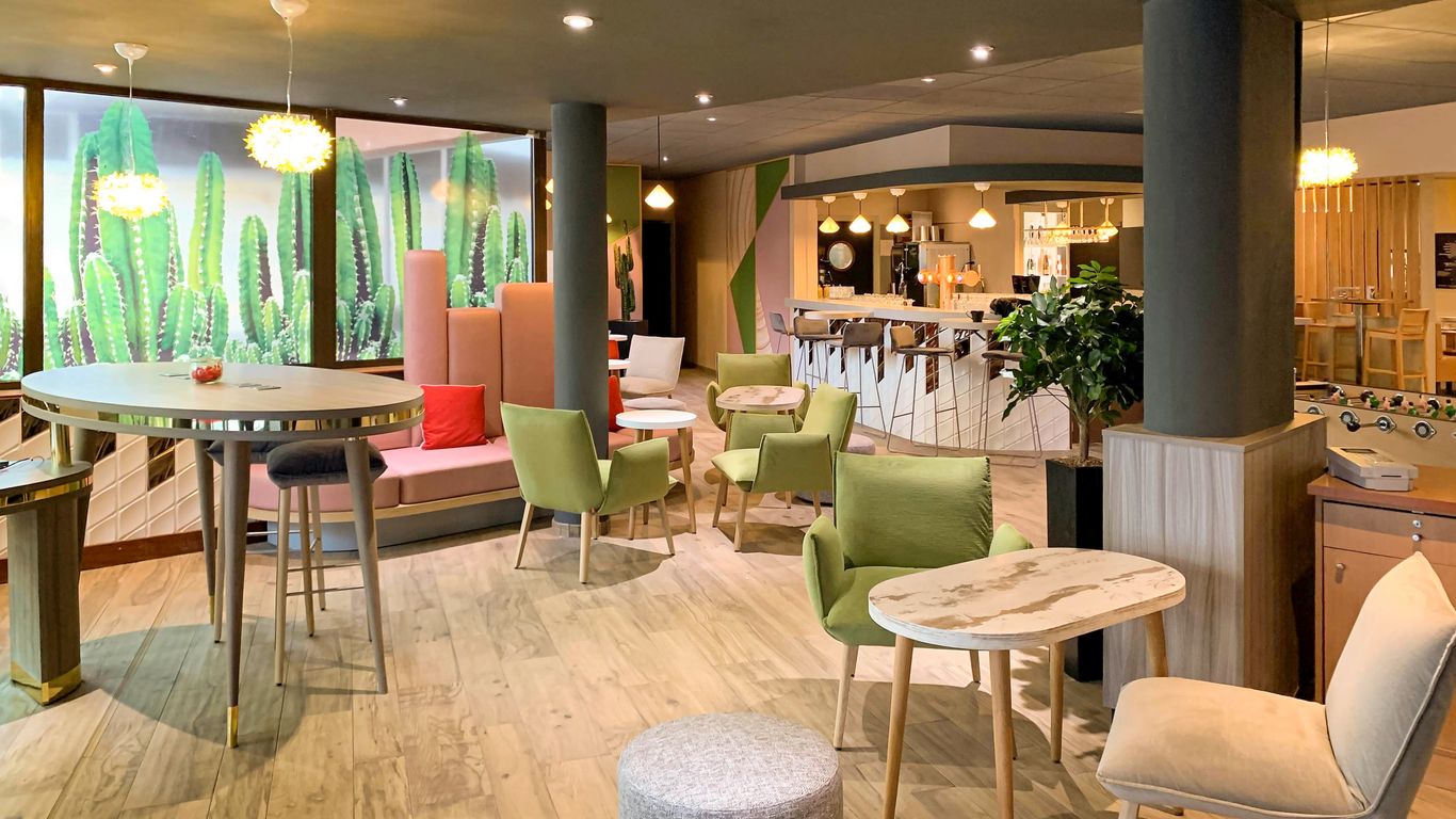 إيبيس تورز سنتر جار